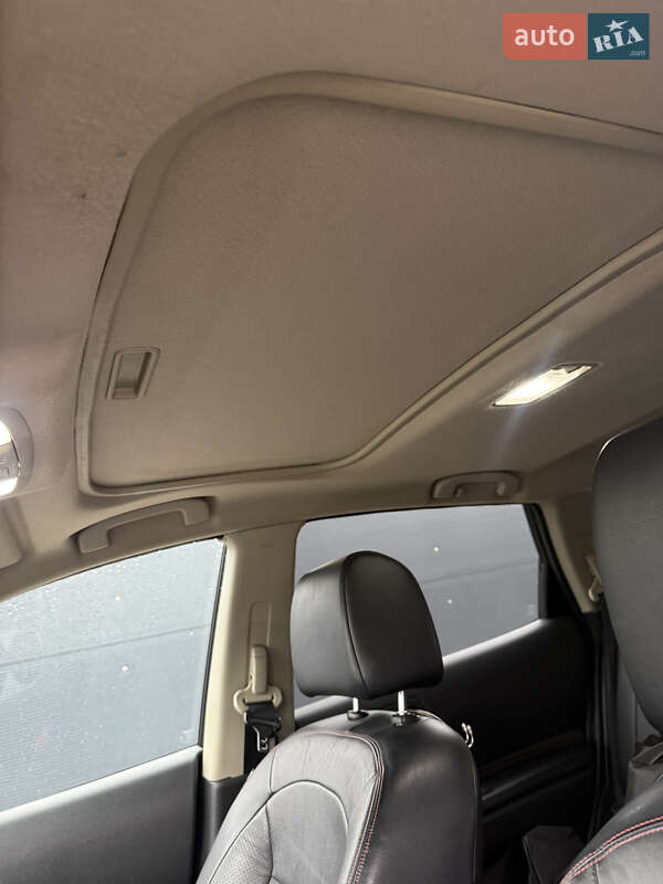 Внедорожник / Кроссовер Nissan Rogue 2012 в Луцке