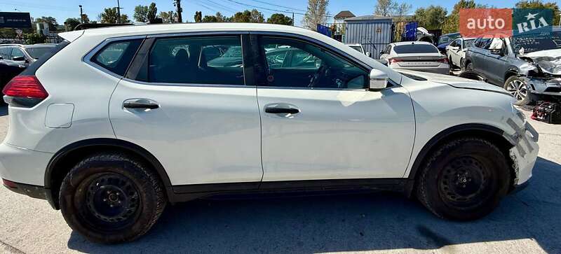 Внедорожник / Кроссовер Nissan Rogue 2017 в Киеве