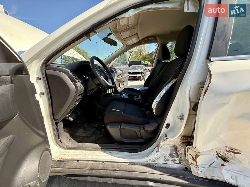 Внедорожник / Кроссовер Nissan Rogue 2017 в Киеве