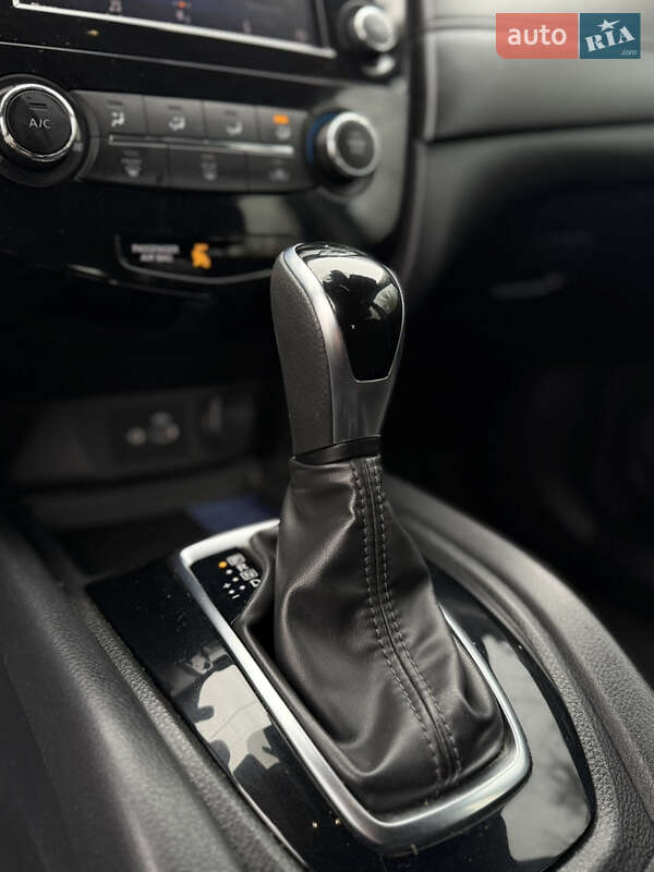 Внедорожник / Кроссовер Nissan Rogue 2020 в Запорожье