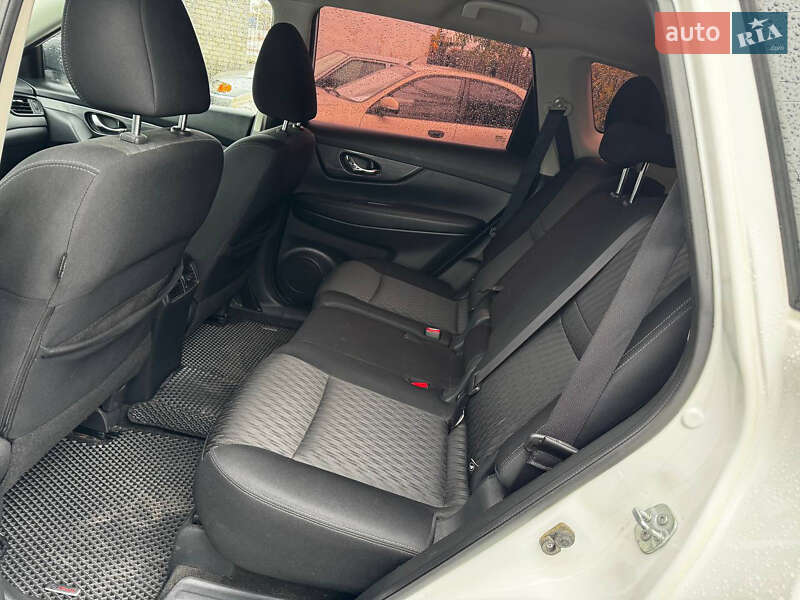 Внедорожник / Кроссовер Nissan Rogue 2016 в Днепре