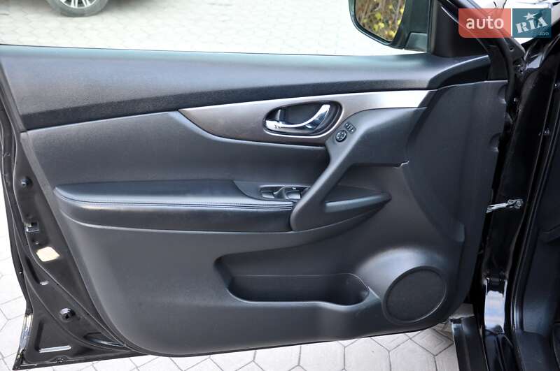 Позашляховик / Кросовер Nissan Rogue 2016 в Львові фото 16 Позашляховик / Кросовер Nissan Rogue 2016 в Львові