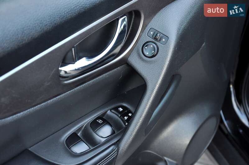 Позашляховик / Кросовер Nissan Rogue 2016 в Львові фото 17 Позашляховик / Кросовер Nissan Rogue 2016 в Львові