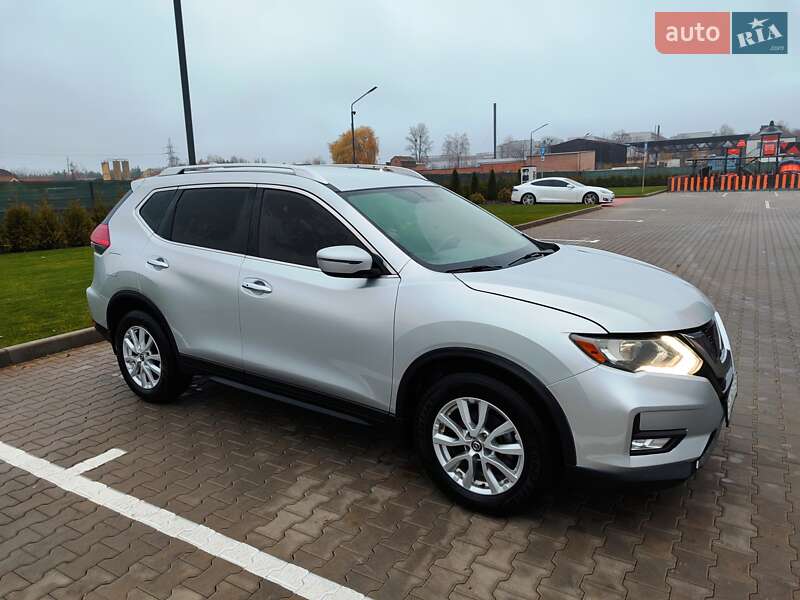 Внедорожник / Кроссовер Nissan Rogue 2017 в Виннице