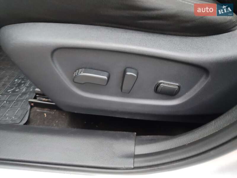 Внедорожник / Кроссовер Nissan Rogue 2017 в Виннице