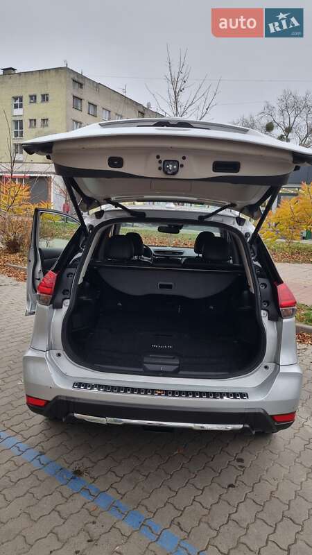 Позашляховик / Кросовер Nissan Rogue 2017 в Львові