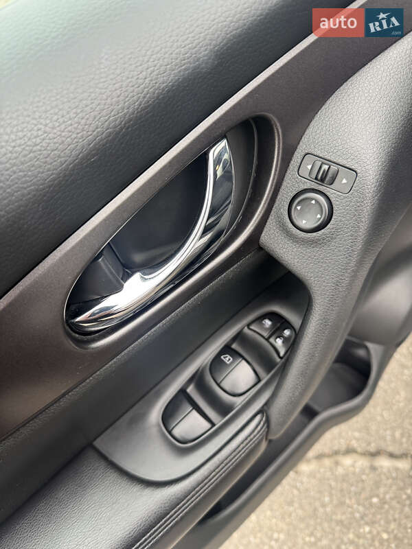 Внедорожник / Кроссовер Nissan Rogue 2016 в Киеве