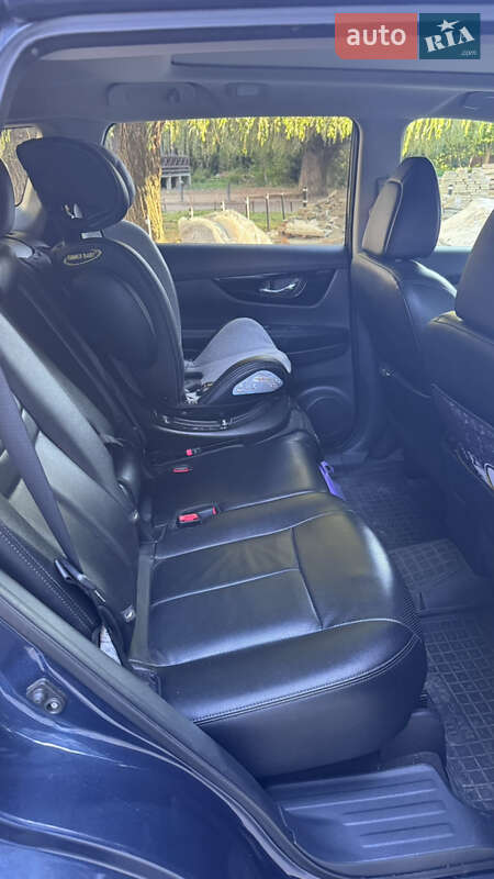 Внедорожник / Кроссовер Nissan Rogue 2016 в Ивано-Франковске