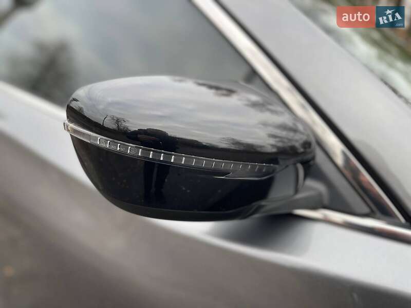 Позашляховик / Кросовер Nissan Rogue 2017 в Охтирці