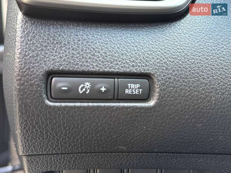 Внедорожник / Кроссовер Nissan Rogue 2016 в Киеве