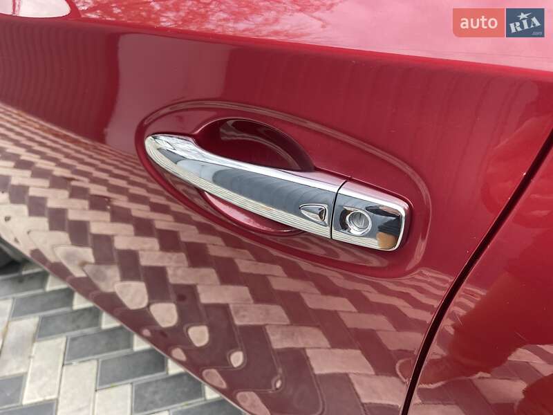 Позашляховик / Кросовер Nissan Rogue 2014 в Миколаєві