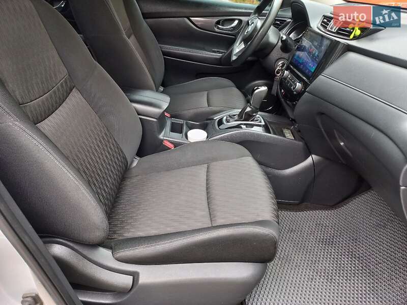 Внедорожник / Кроссовер Nissan Rogue 2016 в Львове