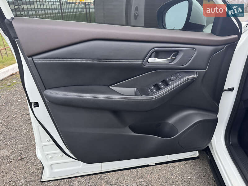 Внедорожник / Кроссовер Nissan Rogue 2023 в Киеве