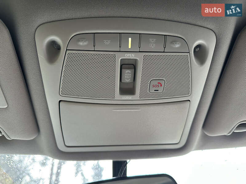 Позашляховик / Кросовер Nissan Rogue 2016 в Києві