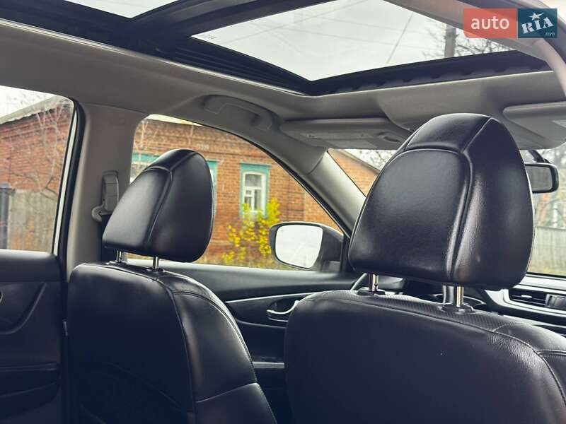 Внедорожник / Кроссовер Nissan Rogue 2015 в Ахтырке