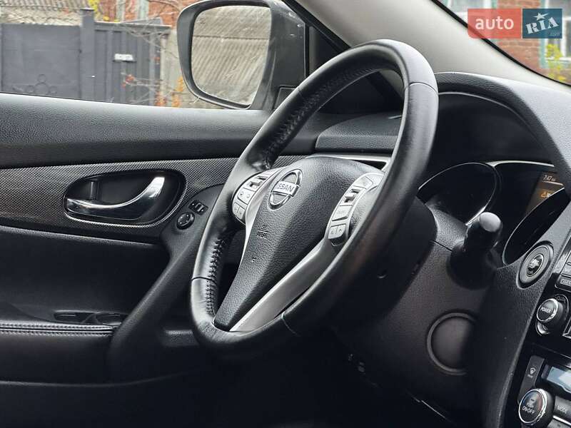 Внедорожник / Кроссовер Nissan Rogue 2015 в Ахтырке