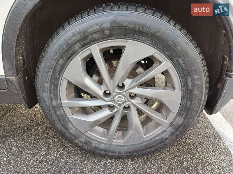 Внедорожник / Кроссовер Nissan Rogue 2016 в Киеве