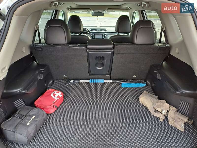 Внедорожник / Кроссовер Nissan Rogue 2016 в Киеве