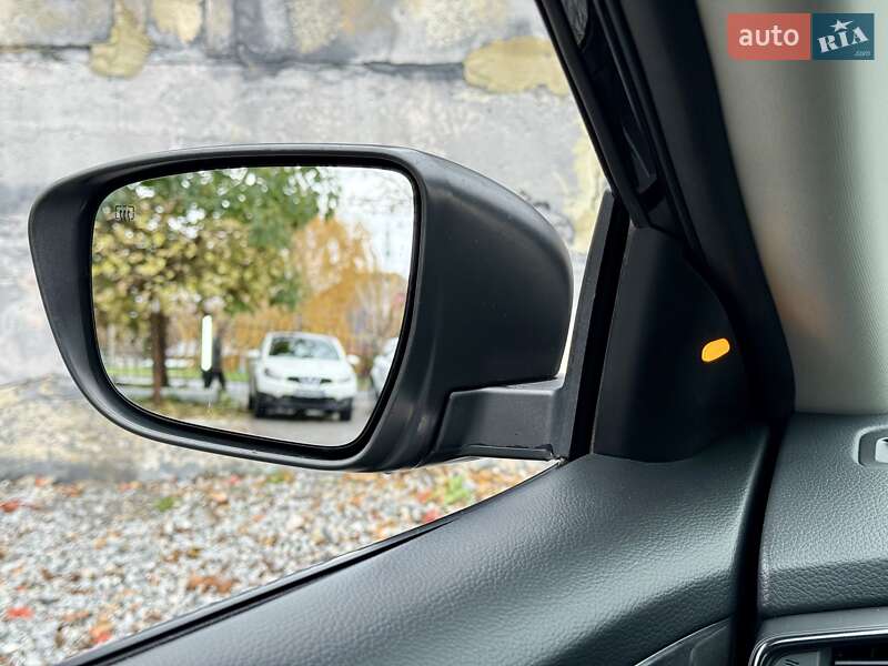 Позашляховик / Кросовер Nissan Rogue 2018 в Харкові