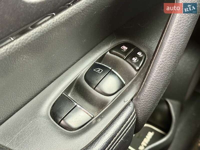 Внедорожник / Кроссовер Nissan Rogue 2018 в Харькове