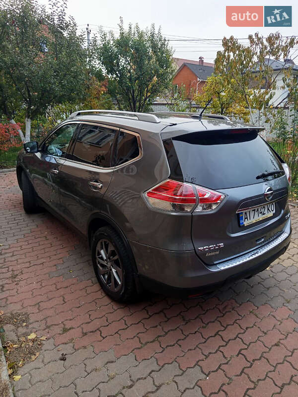 Внедорожник / Кроссовер Nissan Rogue 2016 в Киеве