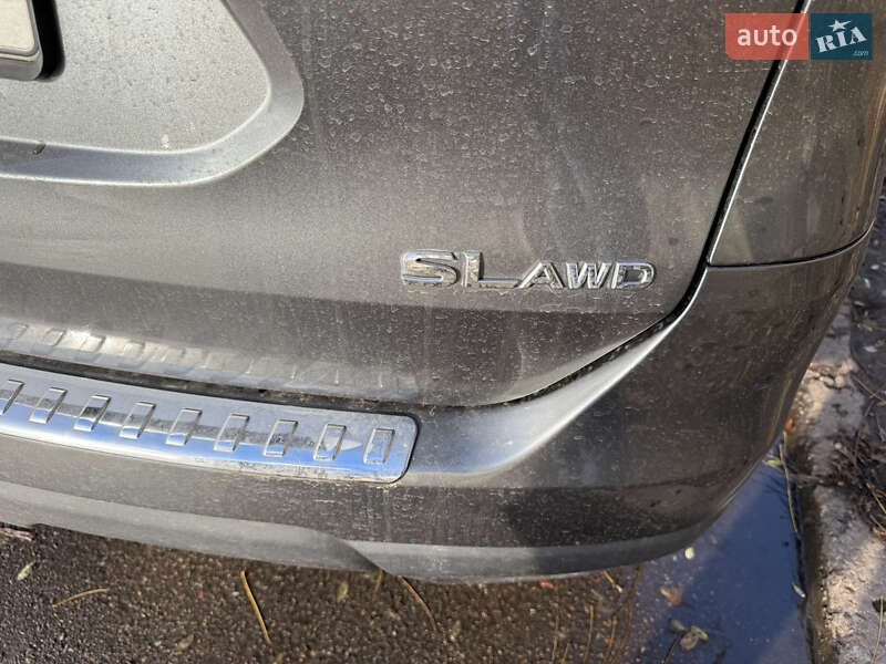 Внедорожник / Кроссовер Nissan Rogue 2016 в Киеве