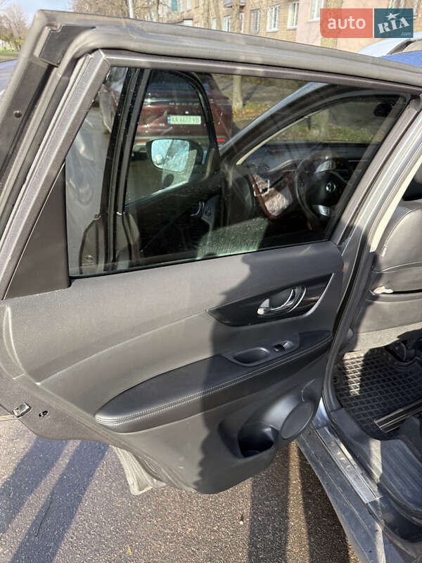 Внедорожник / Кроссовер Nissan Rogue 2016 в Киеве