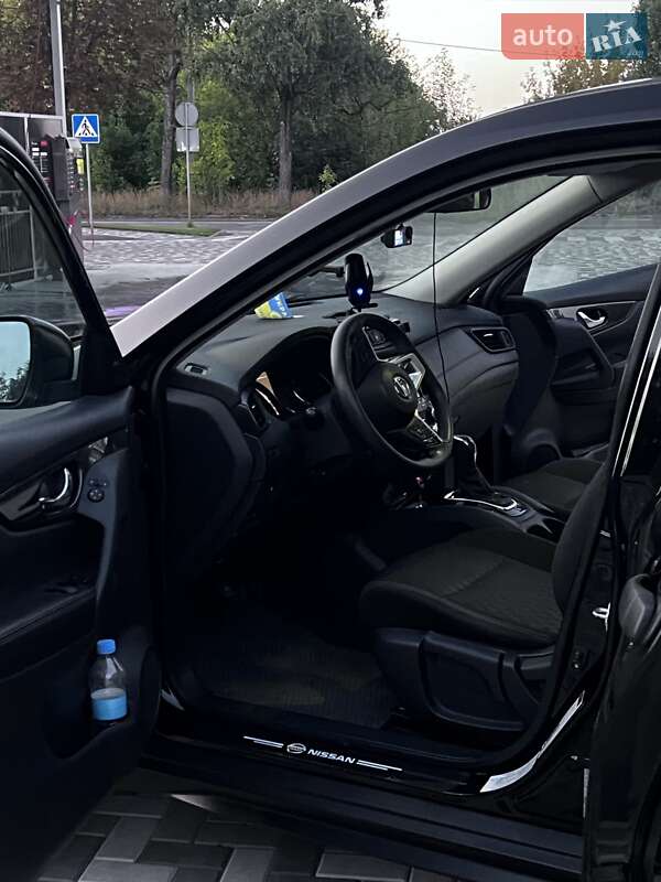 Внедорожник / Кроссовер Nissan Rogue 2017 в Каневе