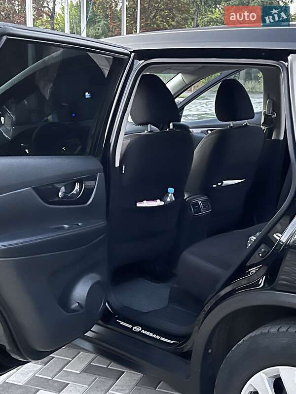 Внедорожник / Кроссовер Nissan Rogue 2017 в Каневе