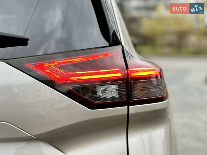 Внедорожник / Кроссовер Nissan Rogue 2021 в Львове