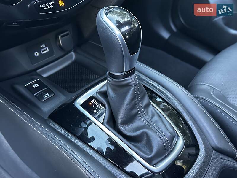 Внедорожник / Кроссовер Nissan Rogue 2019 в Дрогобыче