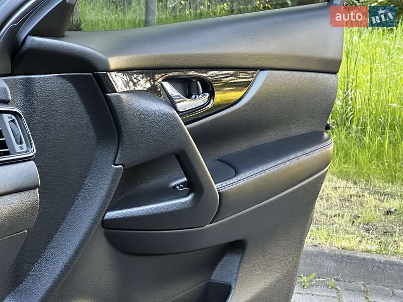 Внедорожник / Кроссовер Nissan Rogue 2019 в Дрогобыче