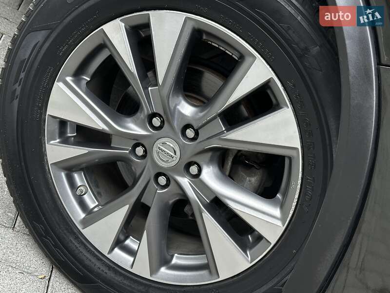 Внедорожник / Кроссовер Nissan Rogue 2015 в Дрогобыче