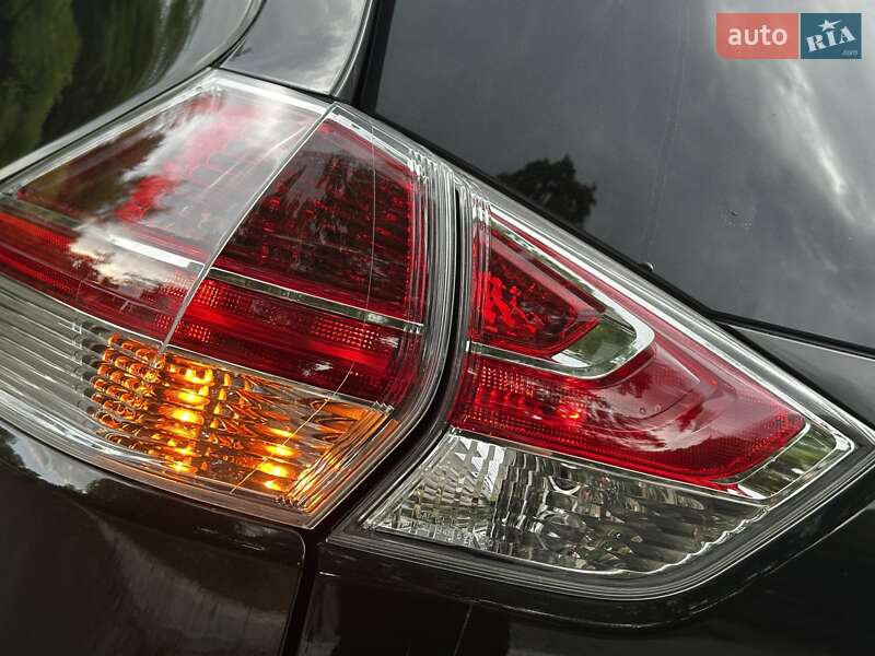 Внедорожник / Кроссовер Nissan Rogue 2015 в Дрогобыче