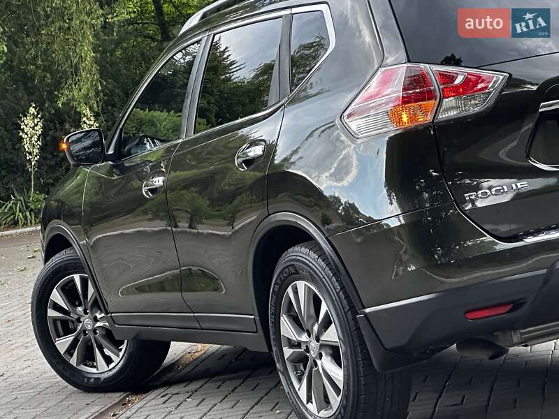 Внедорожник / Кроссовер Nissan Rogue 2015 в Дрогобыче