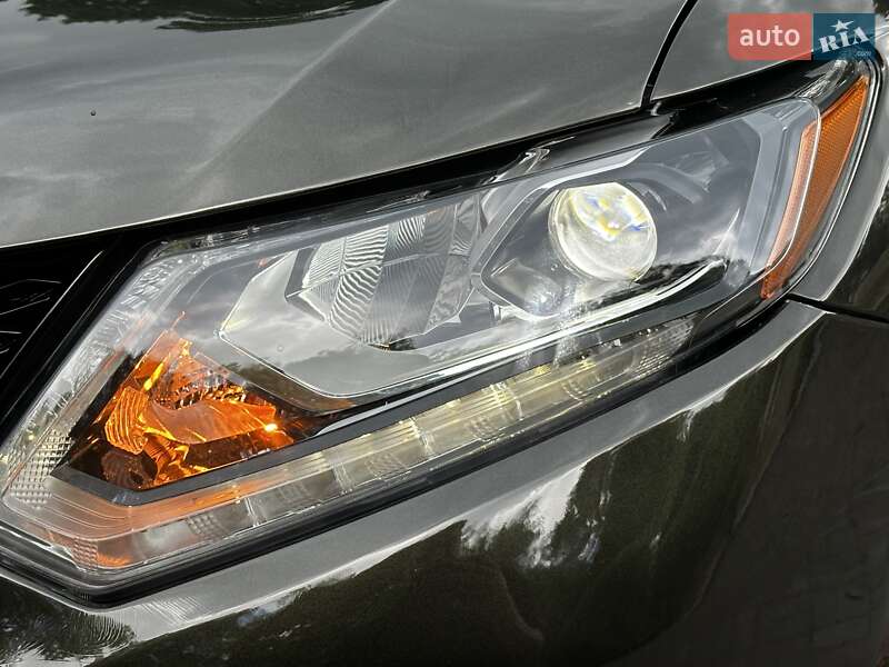 Внедорожник / Кроссовер Nissan Rogue 2015 в Дрогобыче