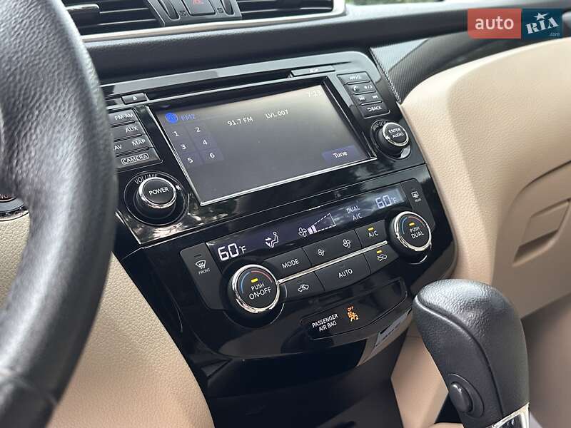 Внедорожник / Кроссовер Nissan Rogue 2015 в Дрогобыче