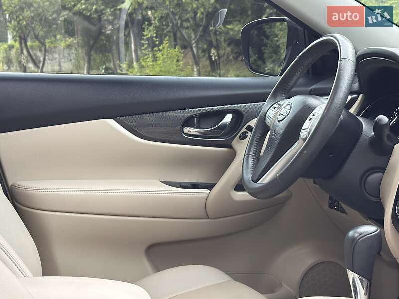 Внедорожник / Кроссовер Nissan Rogue 2015 в Дрогобыче