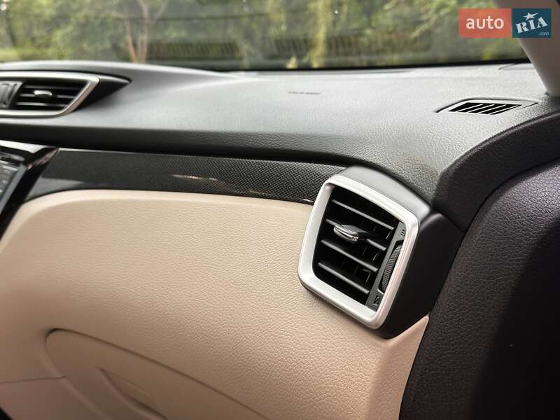 Внедорожник / Кроссовер Nissan Rogue 2015 в Дрогобыче