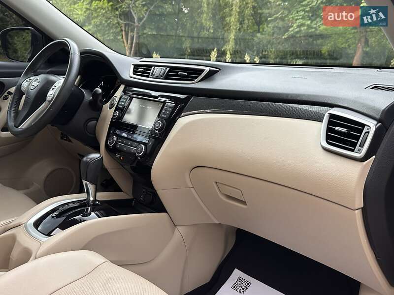 Внедорожник / Кроссовер Nissan Rogue 2015 в Дрогобыче