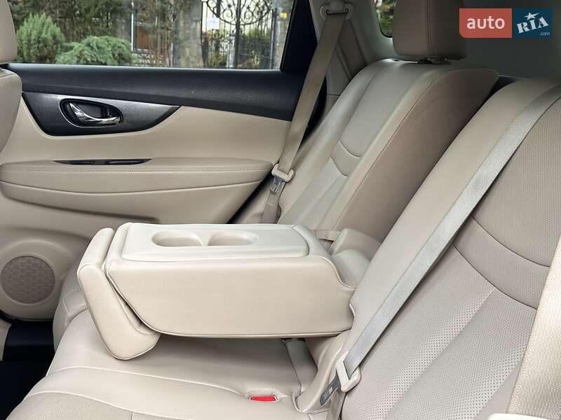 Внедорожник / Кроссовер Nissan Rogue 2015 в Дрогобыче