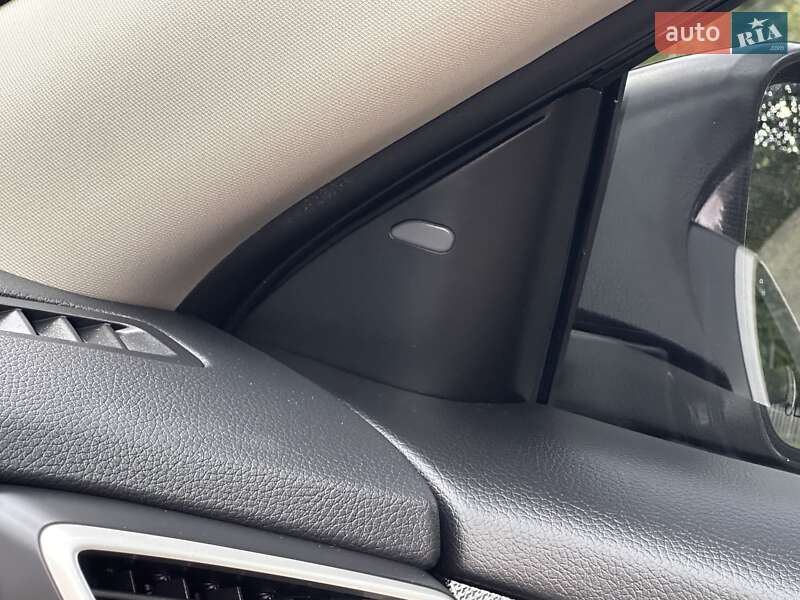 Внедорожник / Кроссовер Nissan Rogue 2015 в Дрогобыче