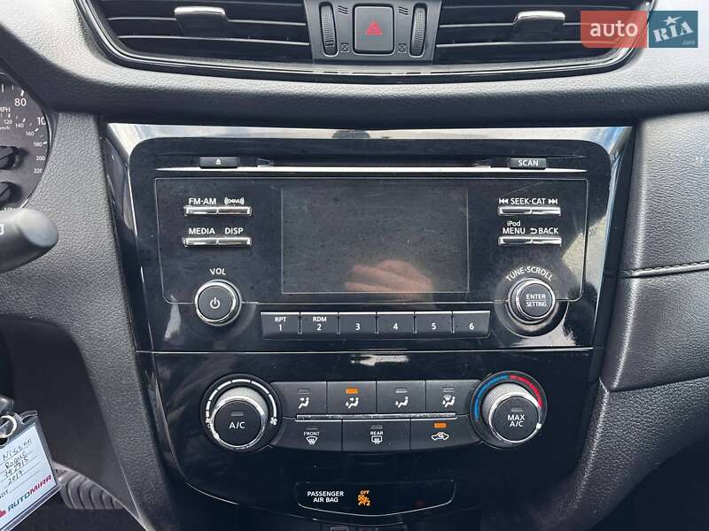 Внедорожник / Кроссовер Nissan Rogue 2017 в Луцке