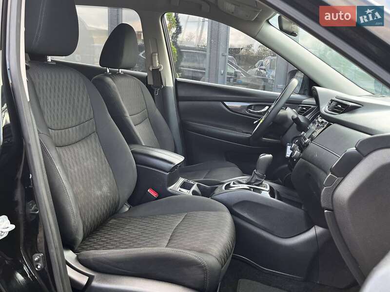 Внедорожник / Кроссовер Nissan Rogue 2017 в Луцке