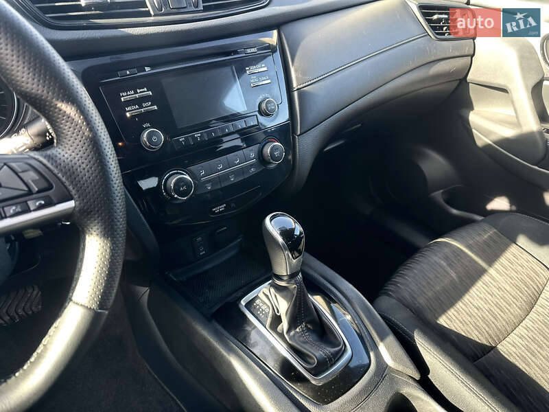 Позашляховик / Кросовер Nissan Rogue 2017 в Львові фото 8 Позашляховик / Кросовер Nissan Rogue 2017 в Львові
