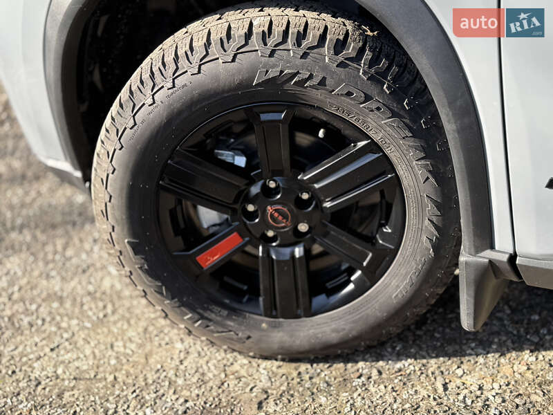 Позашляховик / Кросовер Nissan Rogue 2024 в Києві