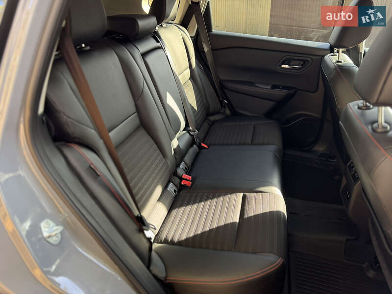 Позашляховик / Кросовер Nissan Rogue 2024 в Києві