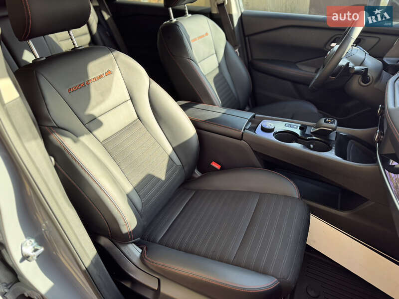 Позашляховик / Кросовер Nissan Rogue 2024 в Києві