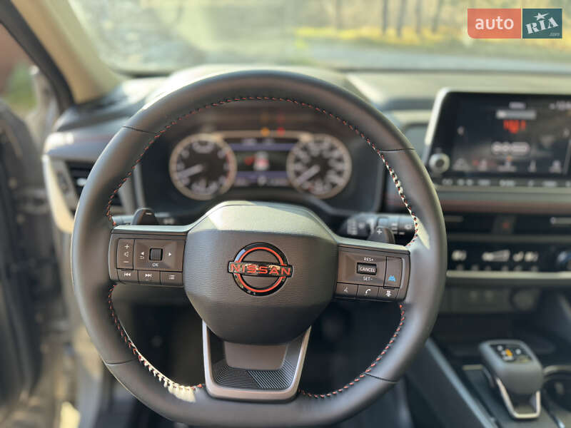 Позашляховик / Кросовер Nissan Rogue 2024 в Києві