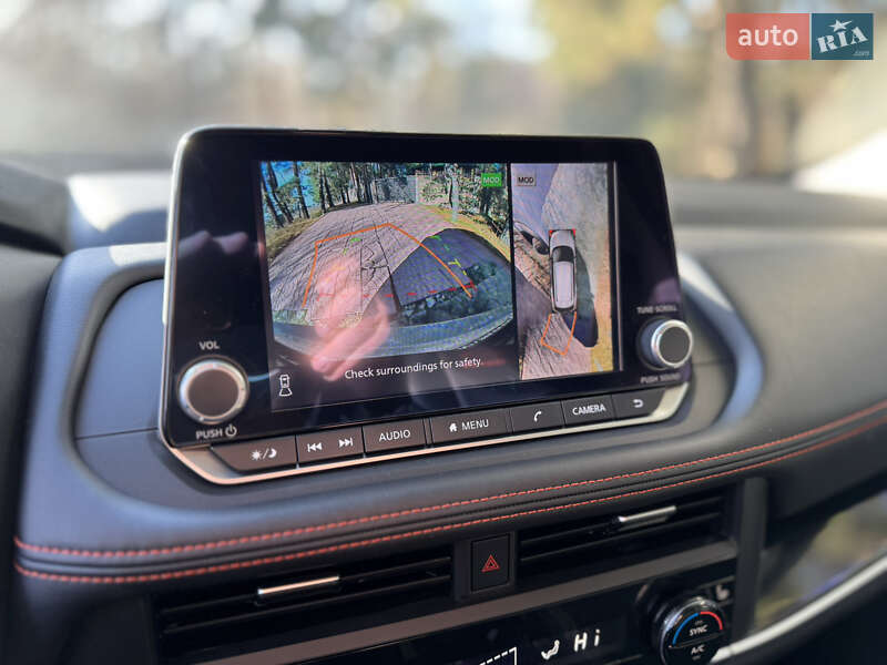 Позашляховик / Кросовер Nissan Rogue 2024 в Києві